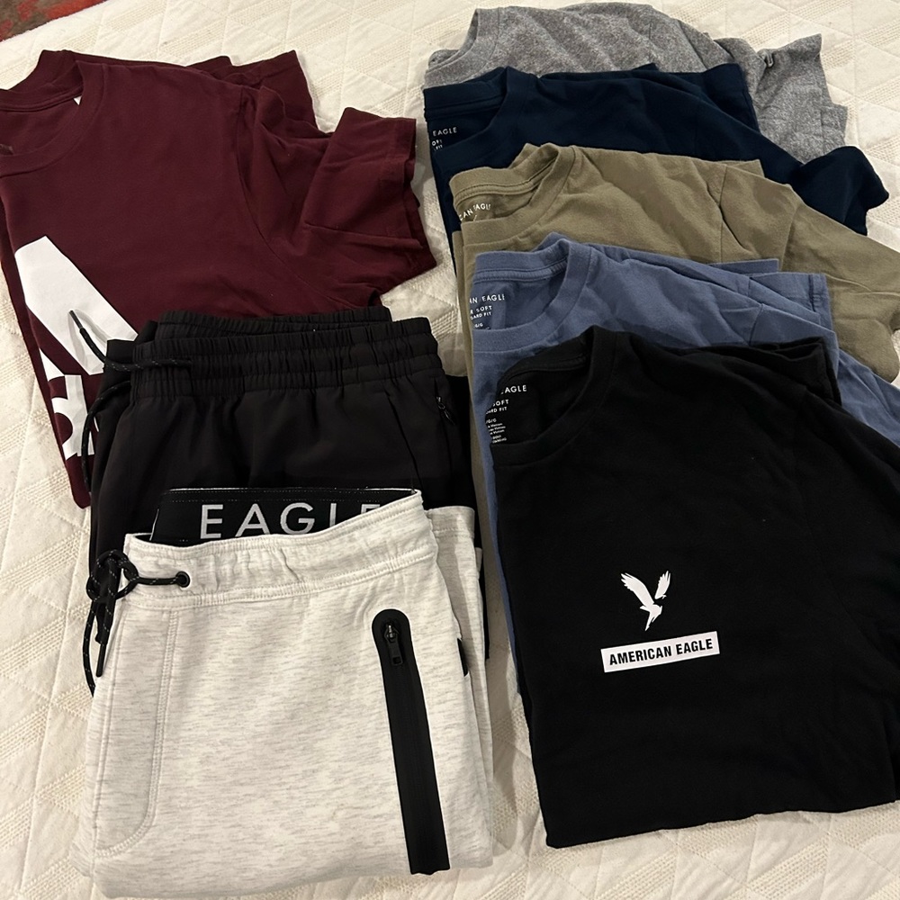 American Eagle Men’s Size Large Athletic Wear